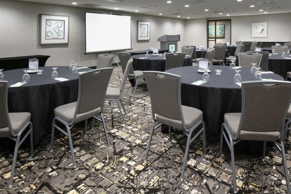 Holiday Inn Hotel & Suites Des Moines-Northwest Image 10