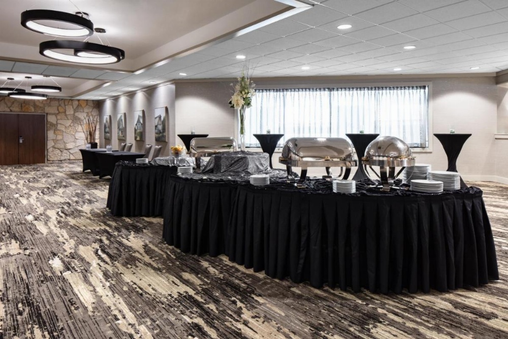 Holiday Inn Hotel & Suites Des Moines-Northwest Image 21