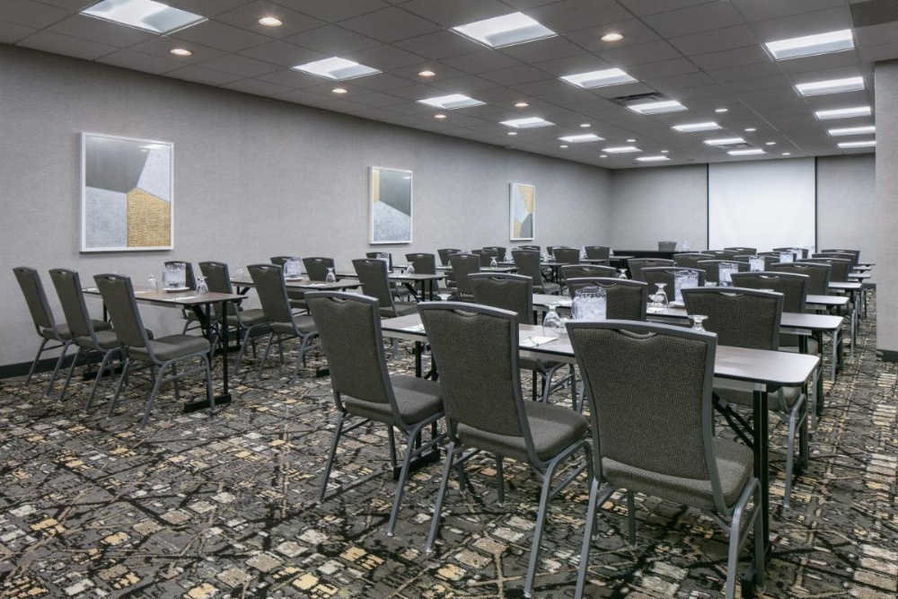 Holiday Inn Hotel & Suites Des Moines-Northwest Image 24