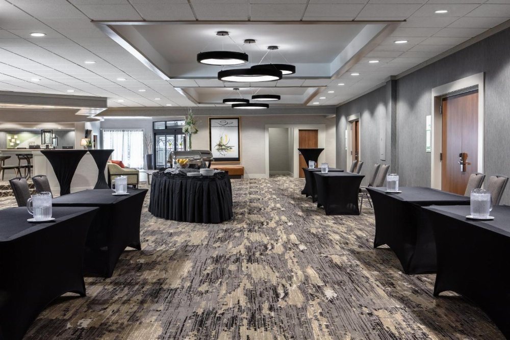 Holiday Inn Hotel & Suites Des Moines-Northwest Main image