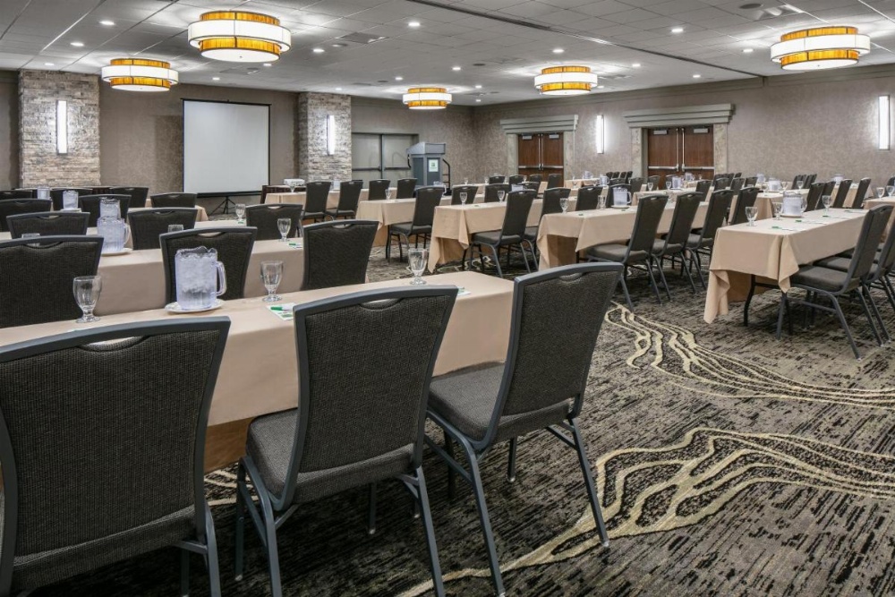 Holiday Inn Hotel & Suites Des Moines-Northwest Image 27