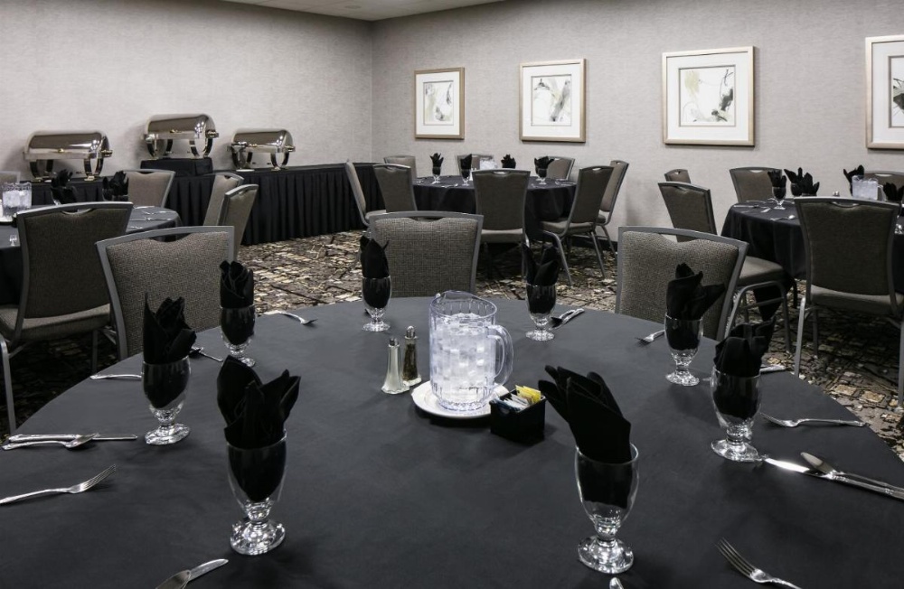 Holiday Inn Hotel & Suites Des Moines-Northwest Image 35